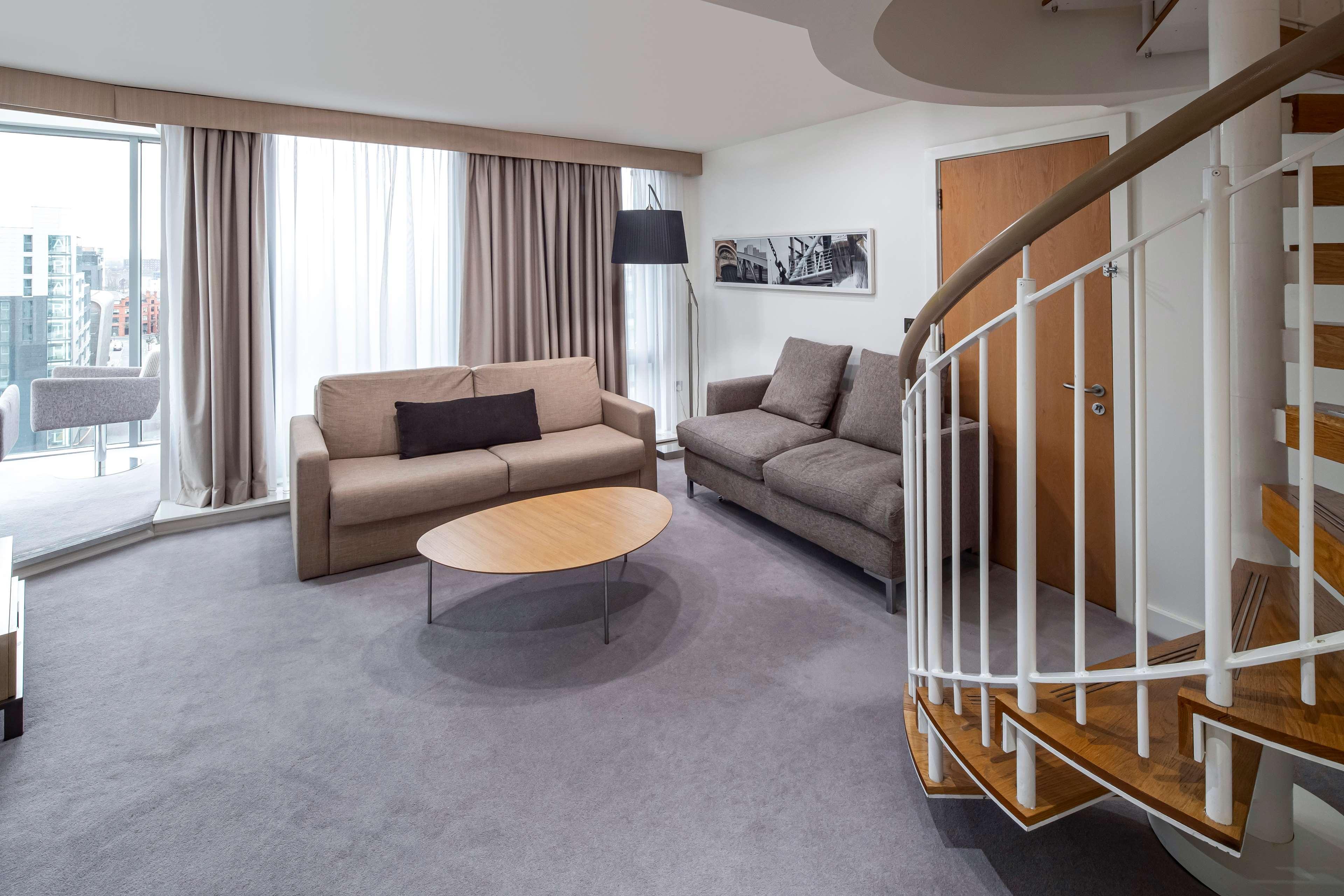Doubletree By Hilton Manchester Piccadilly Exterior foto