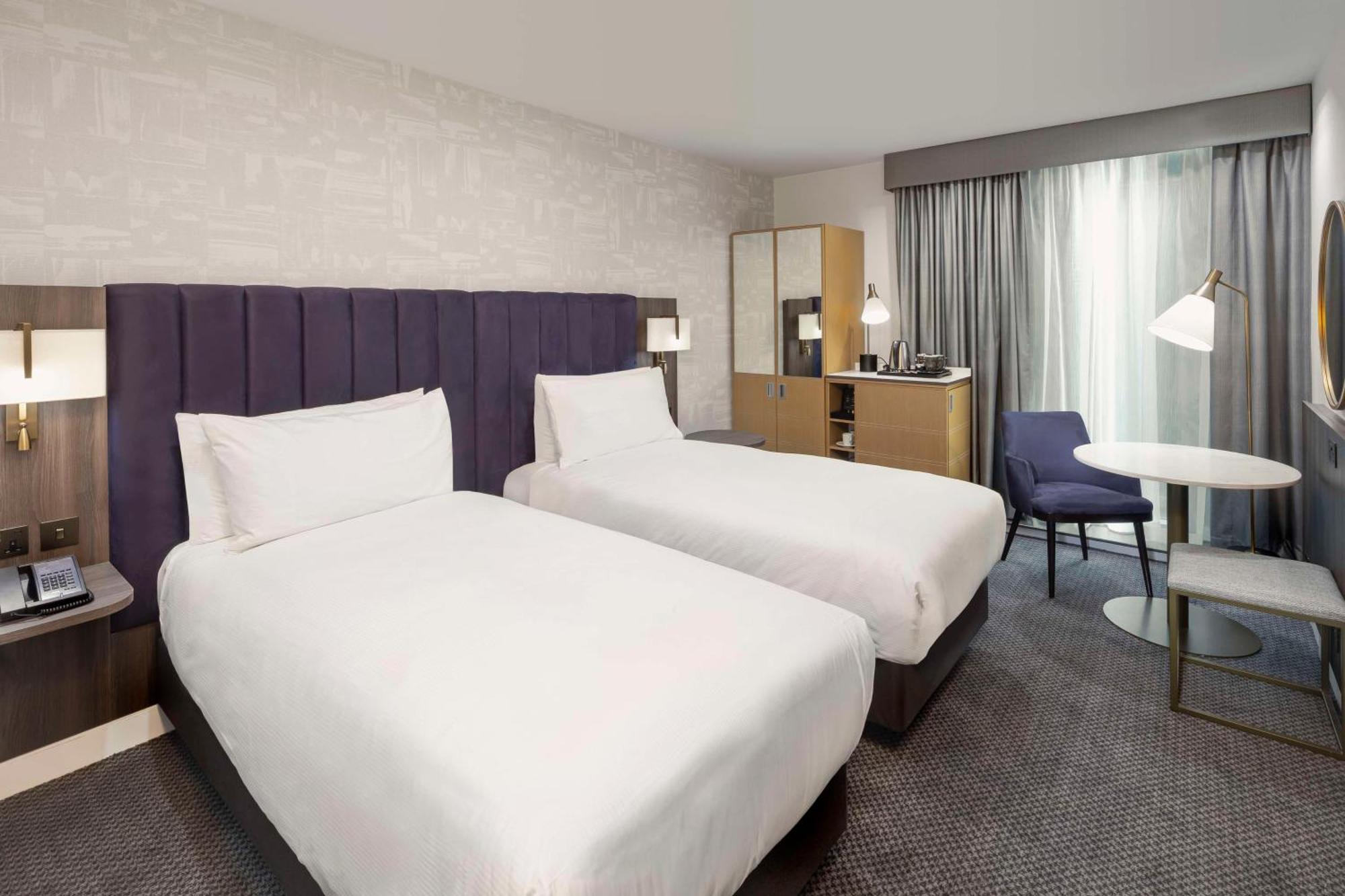 Doubletree By Hilton Manchester Piccadilly Exterior foto